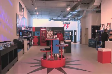 V New Yorku otevřeli „obchod" s životem a hudbou Davida Bowieho
