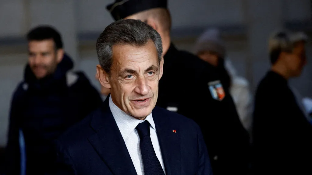 Francouzský exprezident Nicolas Sarkozy přichází k odvolacímu soudu