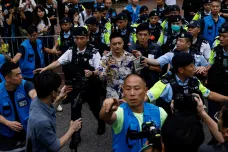 Hongkongský soud shledal vinnými z „podvracení státu“ čtrnáct aktivistů, kteří se zapojili do primárek