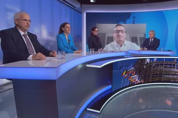 Bez členství v EU bychom byli osamoceným ostrovem, řekl Bžoch. A výrazně chudší, dodala Decroix