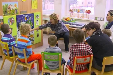 Rok navíc v mateřské škole se rodičům dětí prodraží