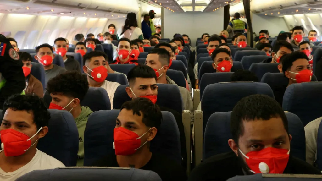 Venezuelští migranti deportovaní z USA