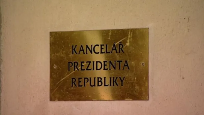 Hrad zveřejnil platy vedoucích zaměstnanců