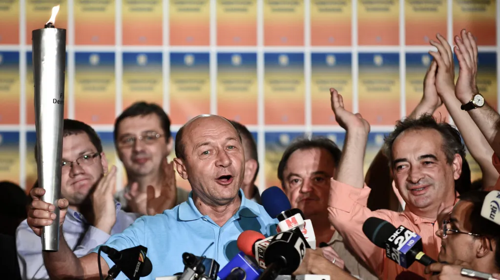 Traian Basescu s pochodní demokracie