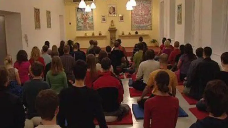 NO COMMENT: Brněnští buddhisté