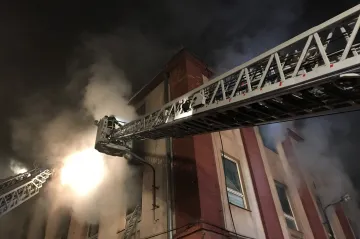 V Krnově hořela národní památka, bývalá textilka. Plameny šlehaly z části se vzácnými látkami