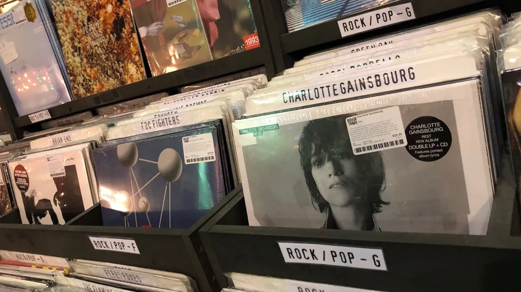 Vinylové desky v obchodě v Brooklynu