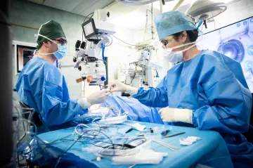 V Ostravě operují oči s pomocí 3D technologie. Nemocnice provede až dvanáct zákroků týdně