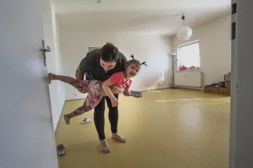 Brněnští umělci žádají víc bytů pro lidi v nouzi. Bojí se, že město sociální projekty seškrtá