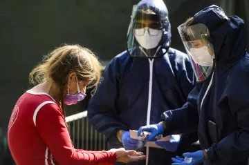 Odběry v Praze téměř končí, testovat se budou už jen děti. V Brně nepřijímají seniory