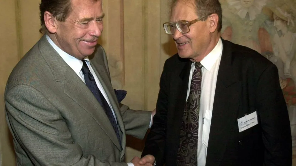 Bývalý prezident Václav Havel se Sergejem Kovaljovem v Praze