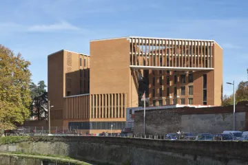 Cit pro dialog mezi stavbami a okolím vynesl irským architektkám Pritzkerovu cenu