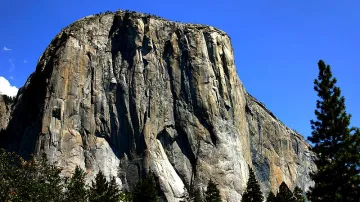 Yosemitský národní park - žulový monolit El Capitan