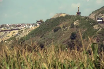 Reportéři ČT: Hra o miliardy. Policie prověřuje Křetínského skládkovou firmu AVE