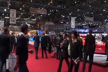 Eurozóna vymýšlí, jak pomoci autoprůmyslu - po vzoru Spojených států