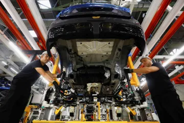 EU začala jednat o záchraně automobilového průmyslu