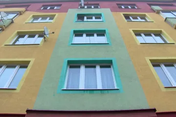 Zlomek lidí z pohyblivého domu v Chomutově smí domů