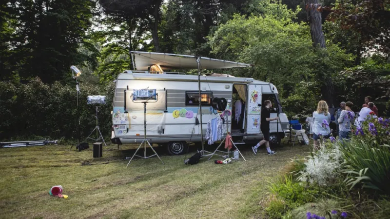 Z natáčení filmu Karavan