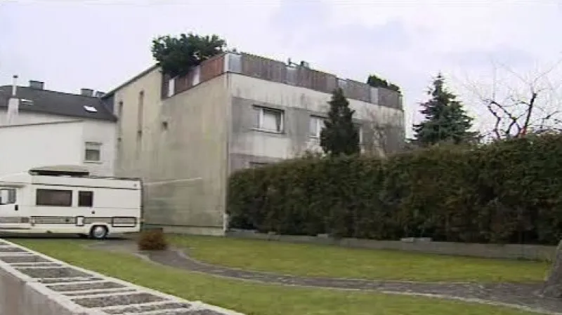 Dům v rakouském Amstettenu, v jehož podzemí Josef Fritzl 24 let věznil svou dceru Elisabeth a zplodil s ní sedm dětí.