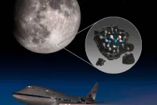 Na Měsíci je mnohem víc vody, než se zdálo, prokázala létající observatoř NASA