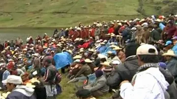 Peruánci protestují proti budování dolu Conga
