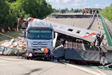 V Rusku se zřítily dva dopravní mosty, úřady hlásí mrtvé a zraněné