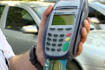 Placení pokut kartou se policii osvědčilo a oblíbili si ho i řidiči