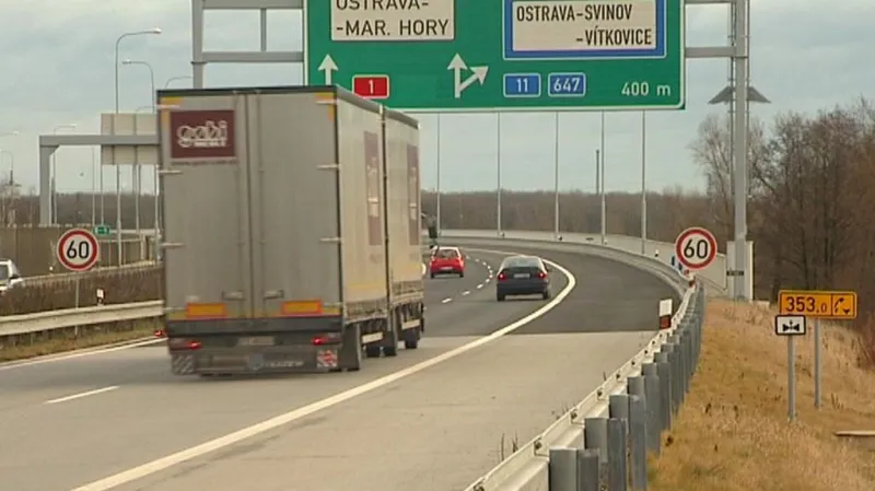 Kvůli zvlnění vozovky je na D1 omezena rychlost.