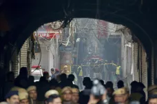 V centru Dillí vzplála budova plná dělníků, zemřelo přes čtyřicet lidí