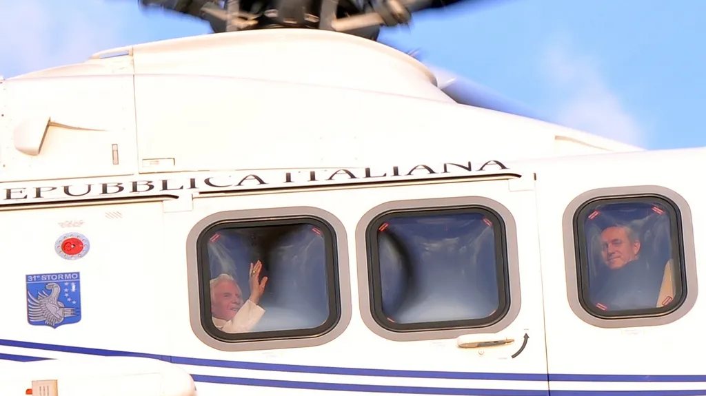 Benedikt XVI. opouští Vatikán