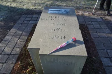 Van der Lubbeho popravili nacisté za požár Reichstagu, oficiální hrob dostal až teď