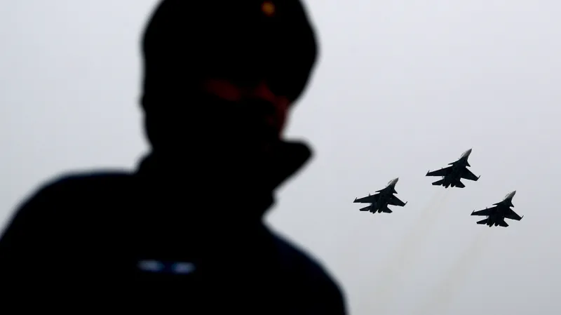 Letka ruských stíhaček při cvičení