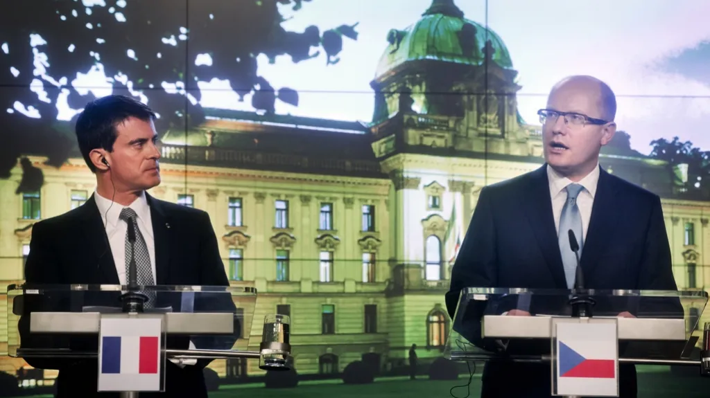 Francouzský premiér Manuel Valls na setkání s Bohuslavem Sobotkou
