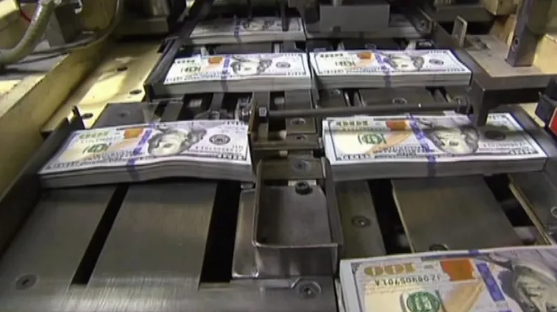 Tisk nových dolarových bankovek