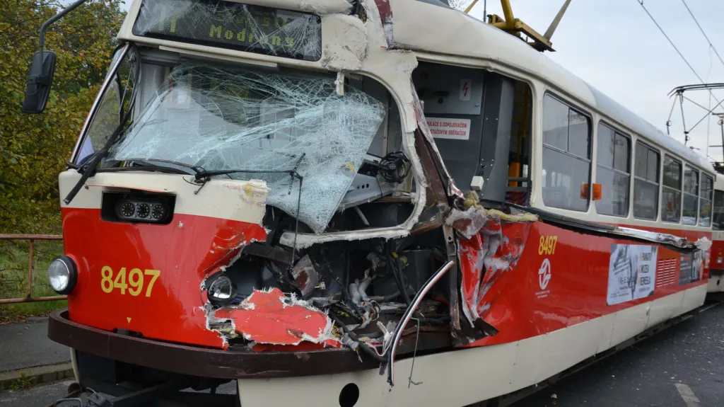 Tramvaj po nehodě v Modřanech