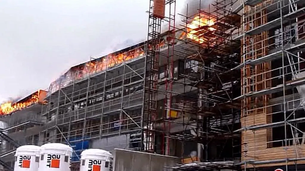 Požár rozestavěného hotelu v Dolní Moravě
