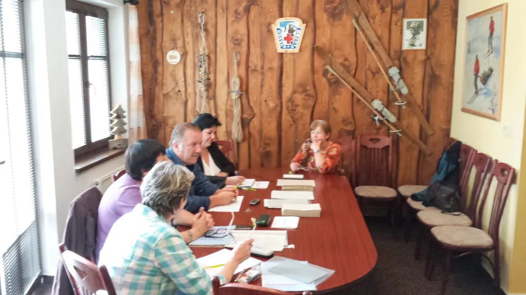 Volby na šumavském Špičáku v objektu Horské služby