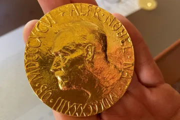 Nobelovu cenu za fyziku získali vědci za zkoumání světa elektronů v atomech a molekulách