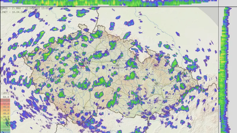 Kupovitá oblačnost s přeháňkami 10. 4. 2022 ve 14 a v 17 hodin – snímek z meteorologických radarů