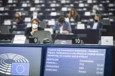 Europoslanci kritizovali EU za nečinnost v kauze Pandora Papers