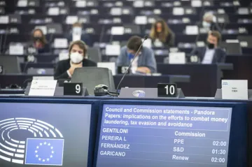 Europoslanci kritizovali EU za nečinnost v kauze Pandora Papers