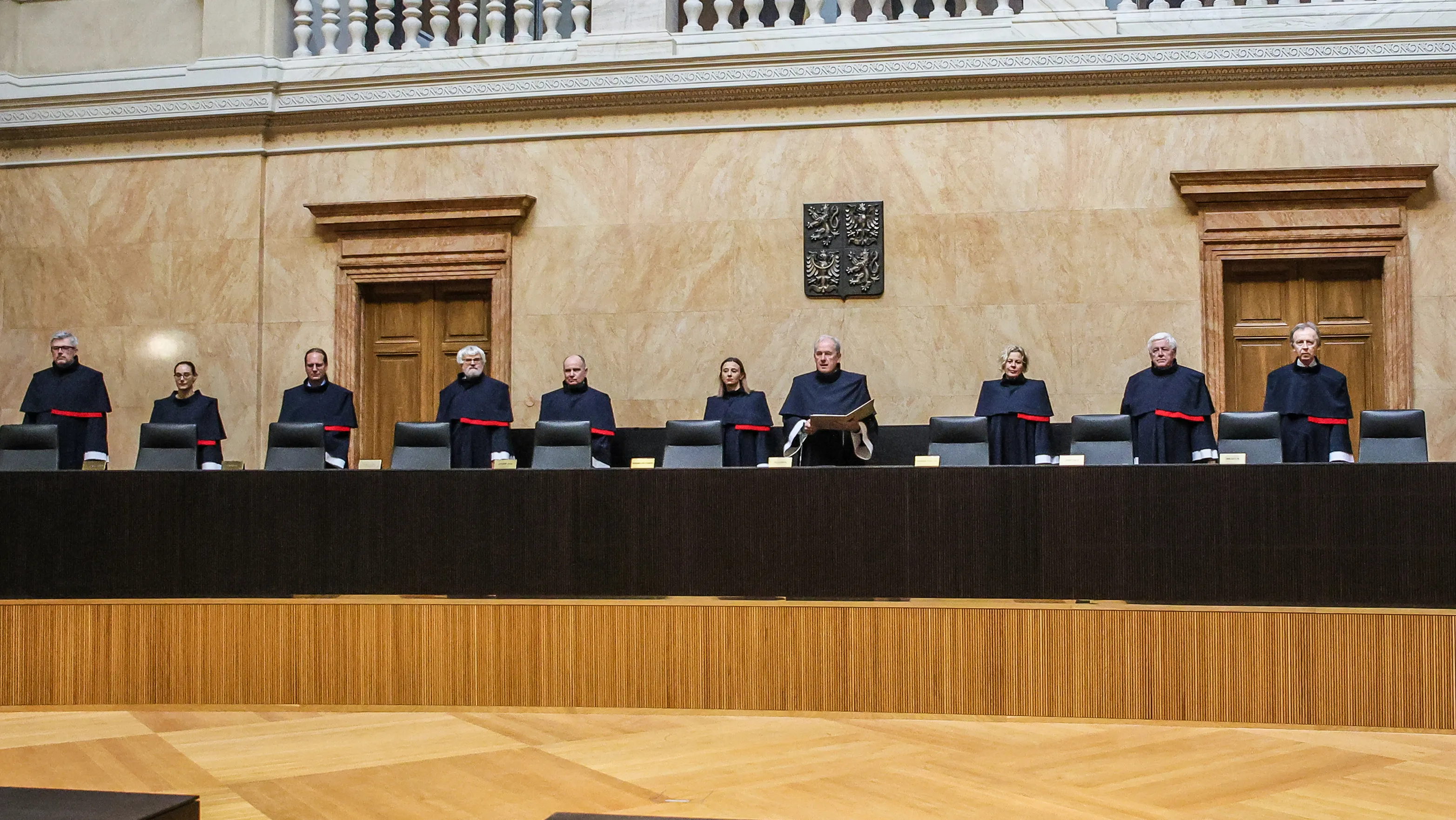 Další soudci uspěli s žalobou kvůli platům. Vláda čeká na verdikt ÚS