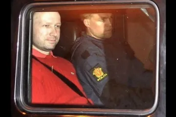 K rozsahu norské tragédie přispěl nezájem pracovníků tísňové linky