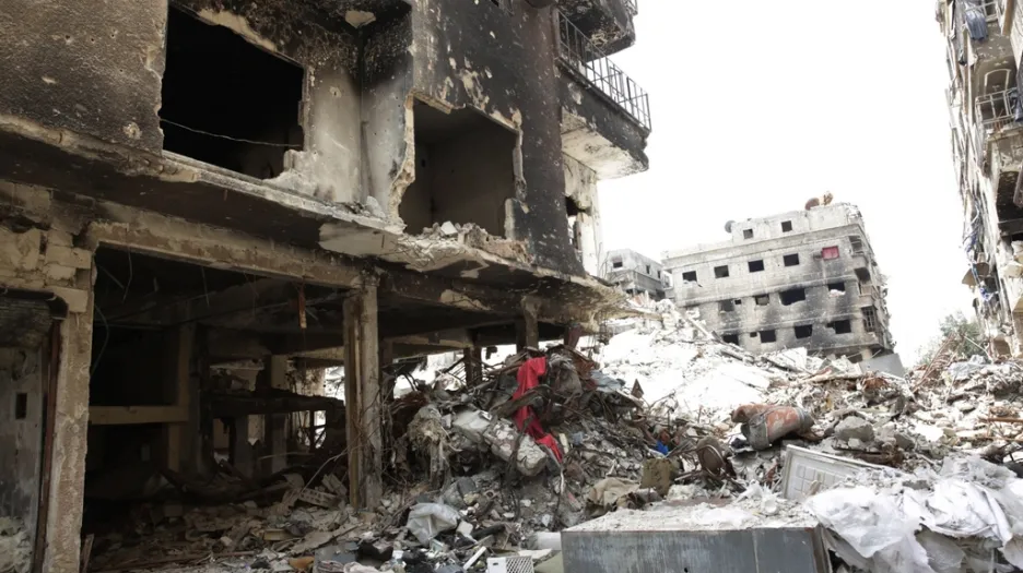 Ruiny Jarmúku po náletech a rozsáhlé evakuaci uprchlíků
