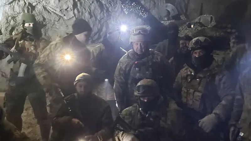 Wagnerova skupina zveřejnila 10. ledna snímek svých bojovníků v solném dole v Soledaru. Agentura Reuters zdůraznila, že místo pořízení snímku nebylo možné ověřit