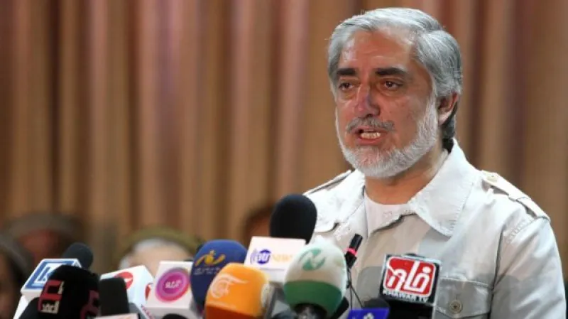 Abdulláh Abdulláh se prohlásil afghánským prezidentem