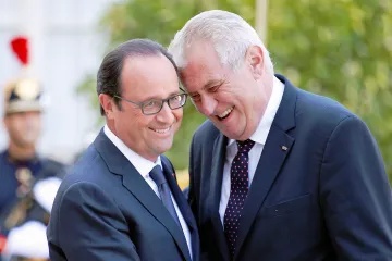 Francouzský prezident Holland se při návštěvě Česka setká se Zemanem i Sobotkou