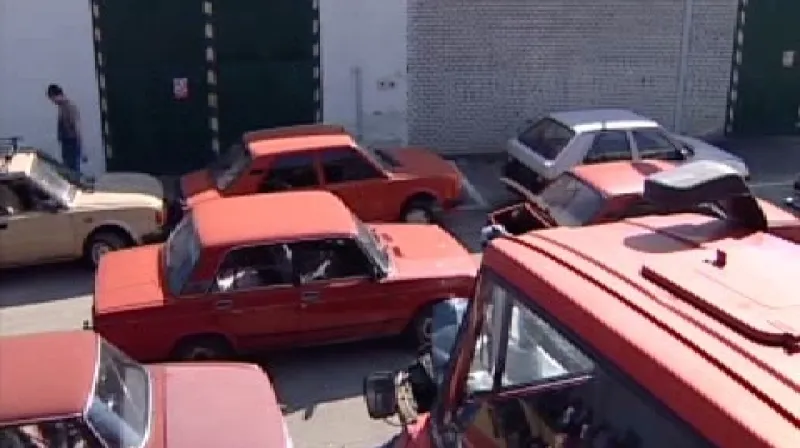 Auta čekající na sešrotování