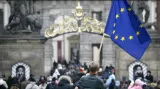 Do Prahy jede Barroso - se Zemanem na Hradě vyvěsí vlajku EU