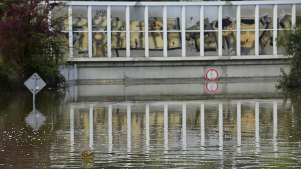 Zaplavený podjezd v Brodku u Přerova (snímek z roku 2020)